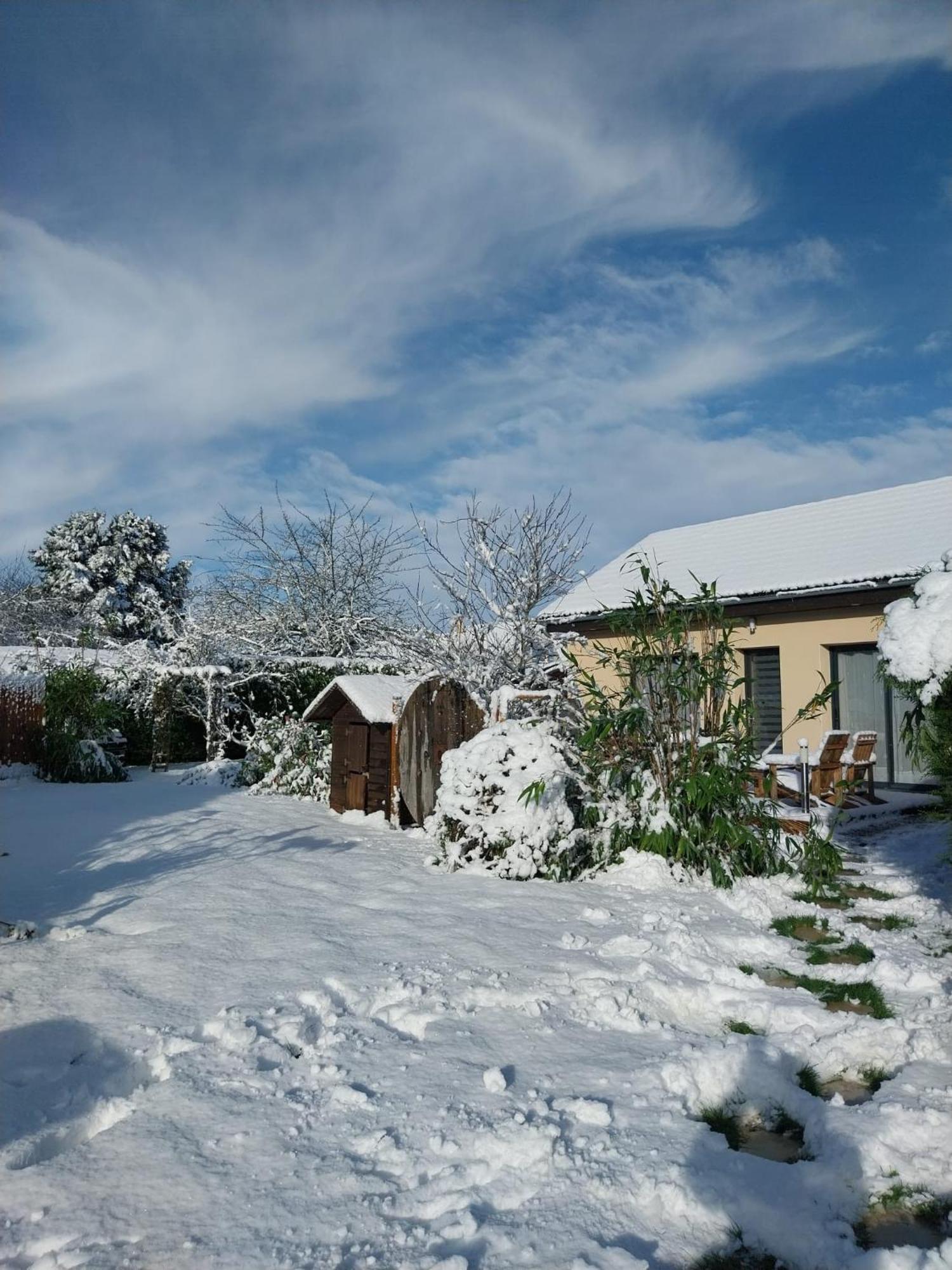 Gite Avec Option Bien-Etre Sur La Veloscenie Montigny-le-Chartif Exterior photo